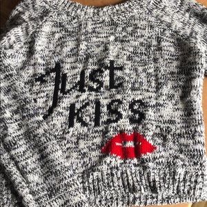 Sweater kiss pre loved